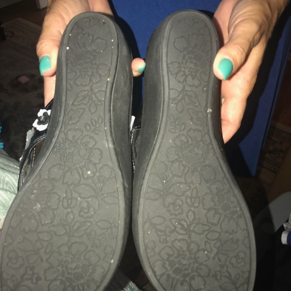 Shoes - Picture 3 of 3